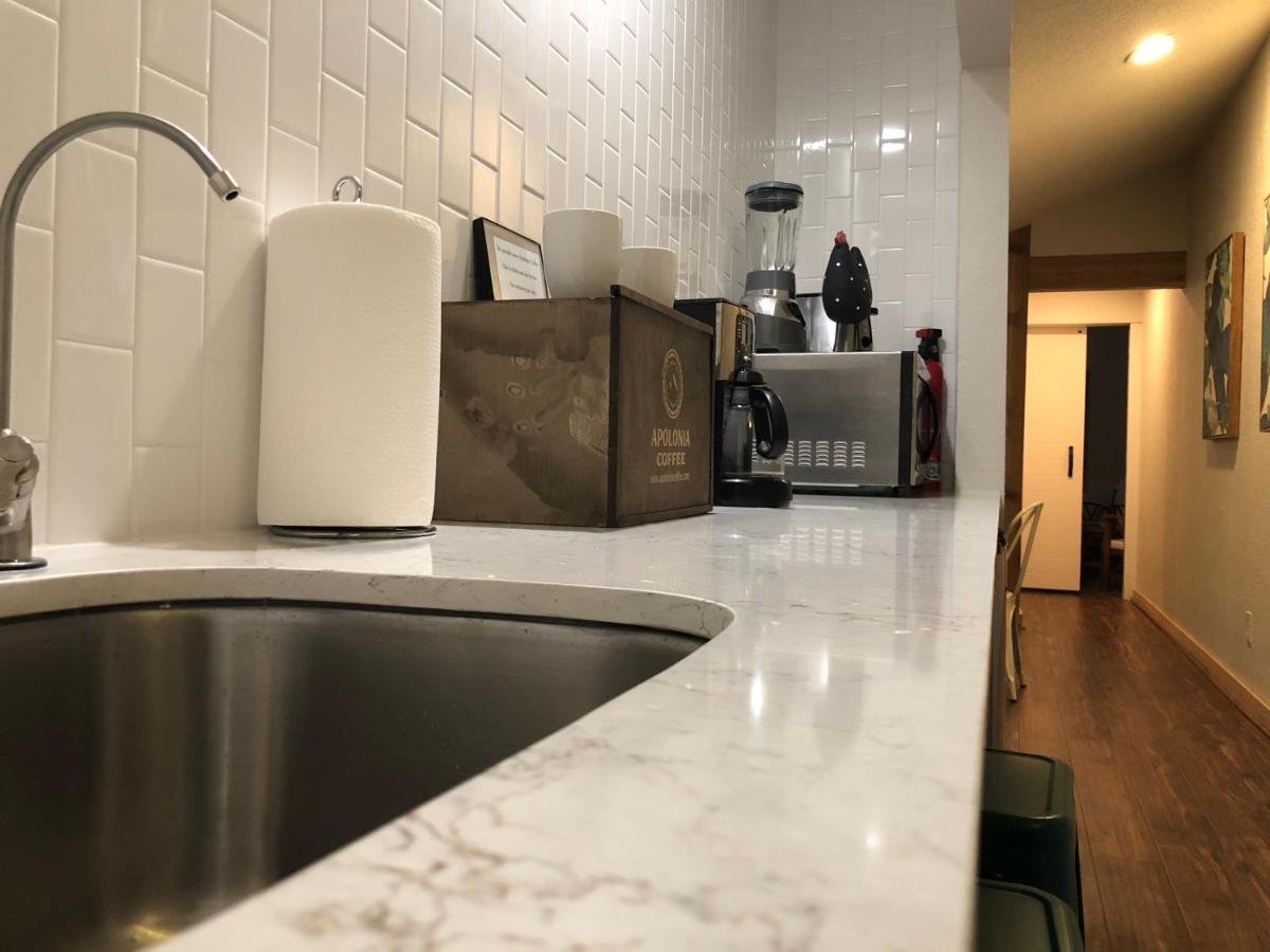 The Cove Bnb Hudson Bend Eksteriør billede